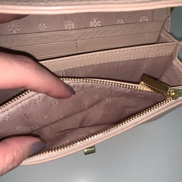 Tory Burch Chain to Wallet Crossbody - Picture 4 of 8